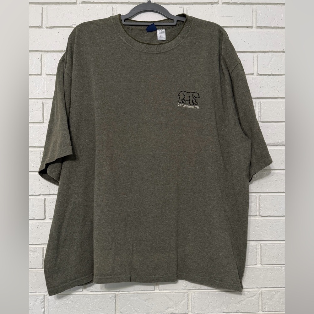 Men’s Gatlinburg, TN with small bear logo on chest. Olive green Shirt. 2X